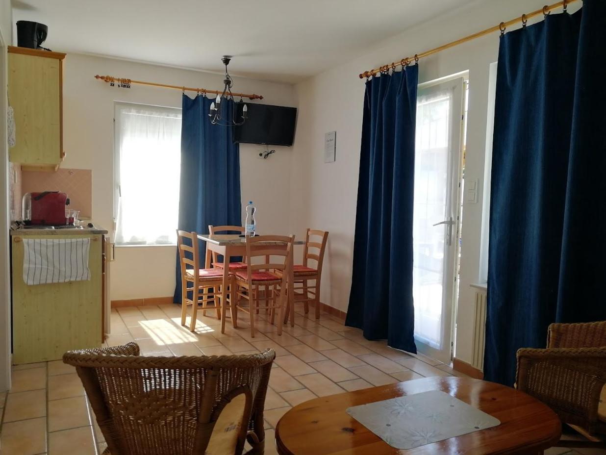 Fészek Apartmanház Vonyarcvashegy Extérieur photo