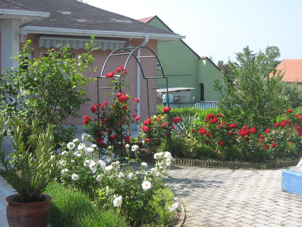 Fészek Apartmanház Vonyarcvashegy Extérieur photo