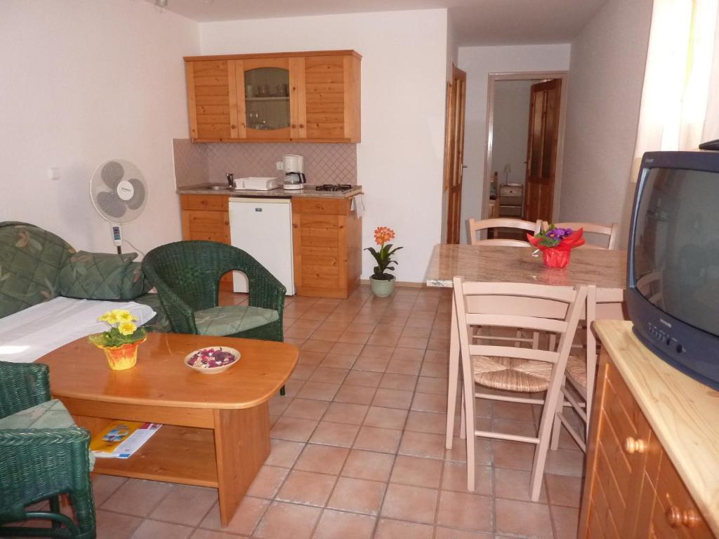 Fészek Apartmanház Vonyarcvashegy Extérieur photo